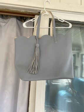 Scalloped Edge Gray Tote Bag with Tassel